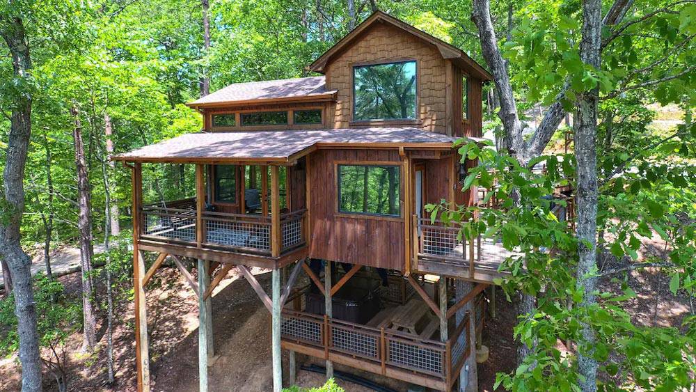 CL-Canopy-Blue-Luxury-Treehouse-1_11868_2023-03-28_14-25