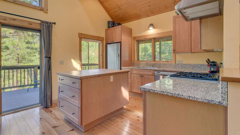 19901-La-Mirada-Rd-Truckee-CA-print-013-025-Kitchen-4200x2800-300dpi_11868_2023-08-29_13-12