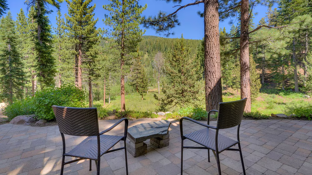 19901-La-Mirada-Rd-Truckee-CA-print-032-032-Patio-4200x2801-300dpi_11868_2023-08-29_13-12