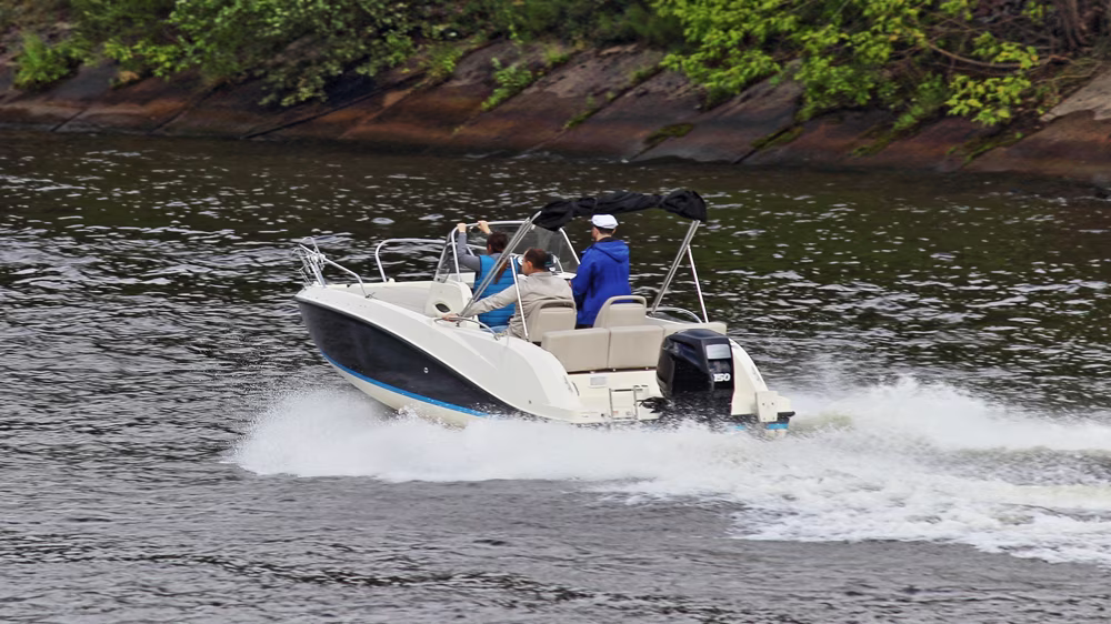 bowrider_AdobeStock_363156762_11868_2023-11-27_14-56